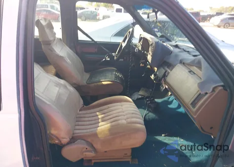 1993 GMC Sierra C1500 z USA, uszkodzony, nr VIN 2GTEC19K1P1524540